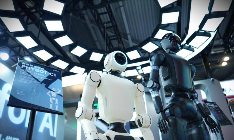 Robot for AI，动易科技携两款人形机器人及摆线关节模组系列产品亮相 WAIC 2025